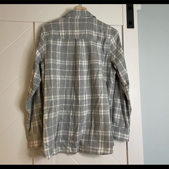 Old Navy plaid button down - Picture 2 of 3